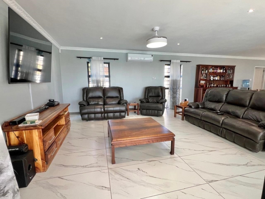 4 Bedroom Property for Sale in Wavecrest Eastern Cape